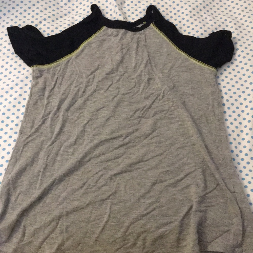 Cold shoulder, grey with black